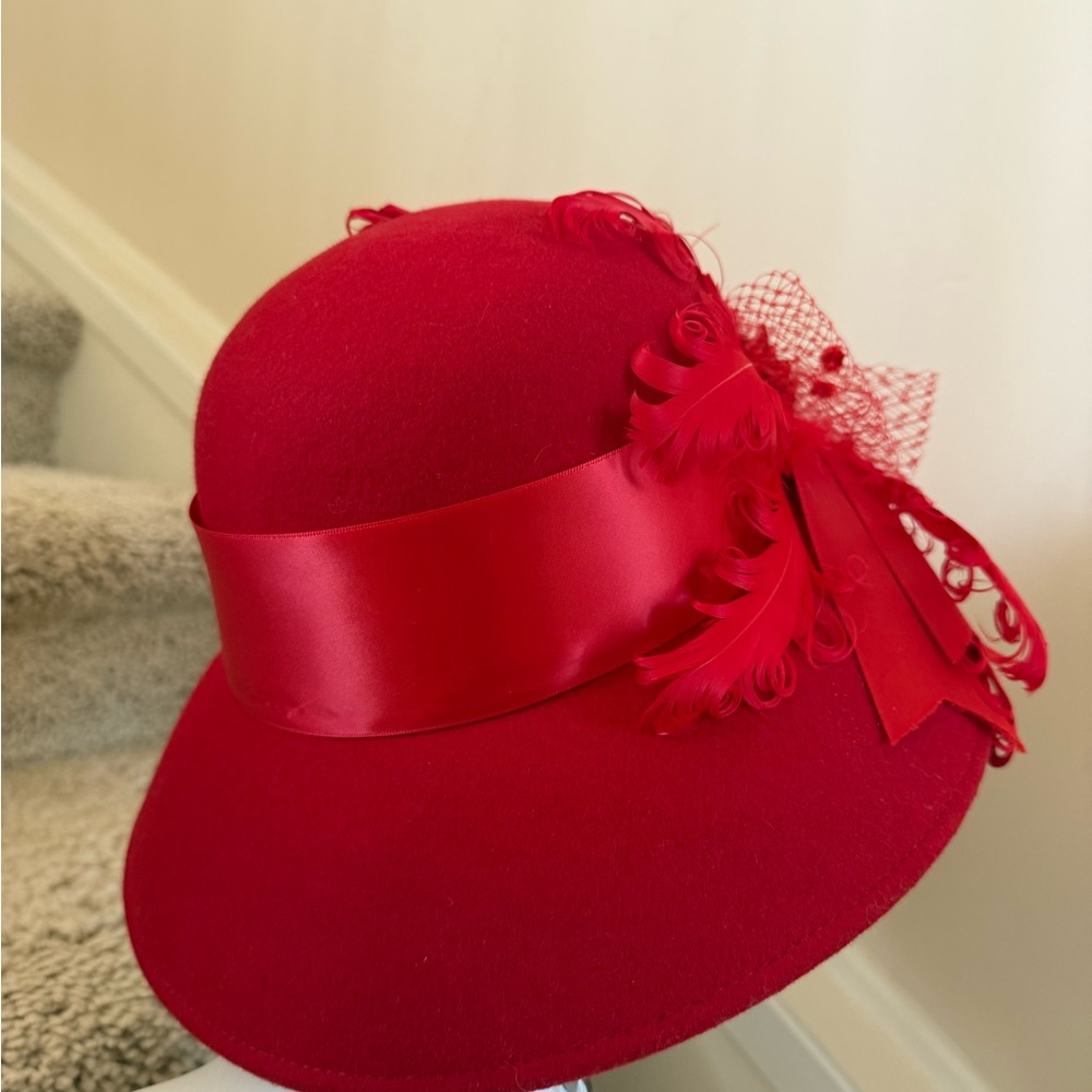 Red Feathered Women's Hat Red Robin - Picture 7 of 10